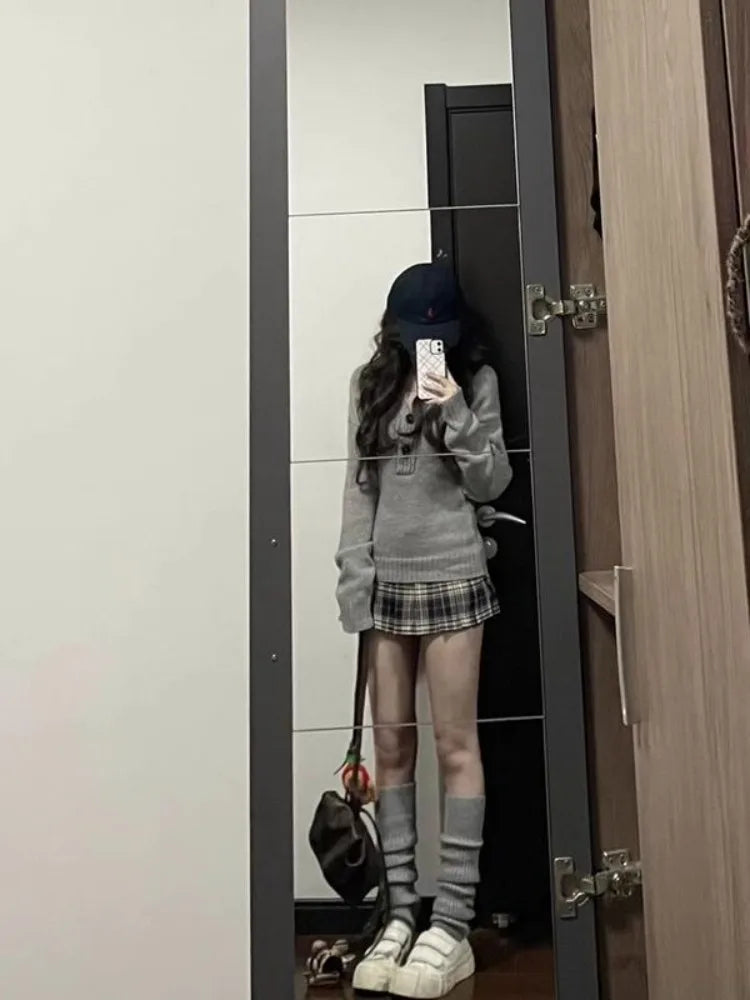 Y2K Gray V‑Neck Sweater